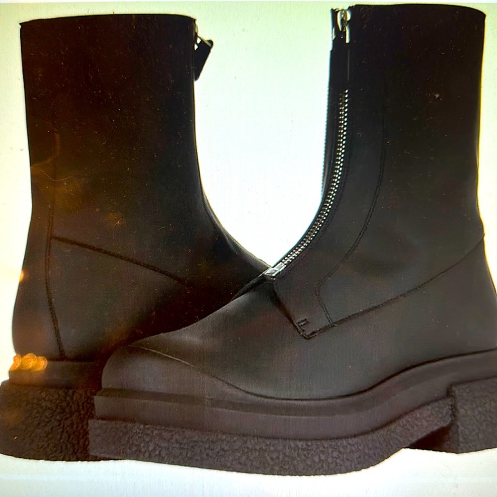 Stuart Weitzman Charli, zip sport bootie size 6.5